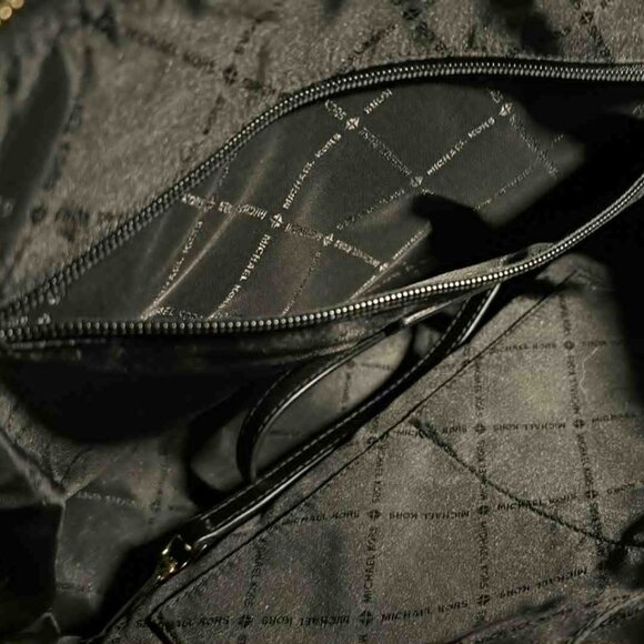 Michael Kors Black Leather Crossbody - LIKE NEW - Picture 8 of 10